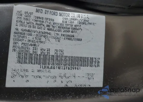 2003 Lincoln Town Car Executive из США, поврежденный, VIN 1LNHM81W13Y629941